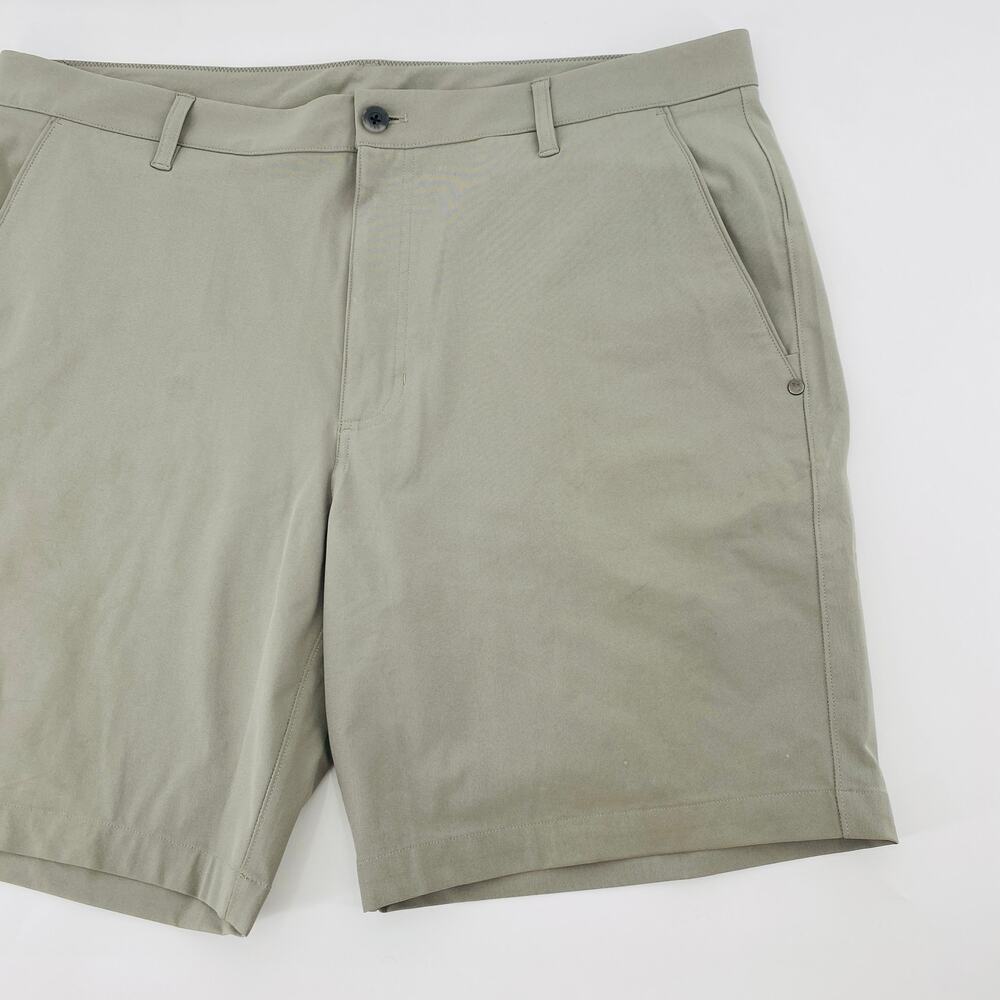 Vuori Meta Shorts